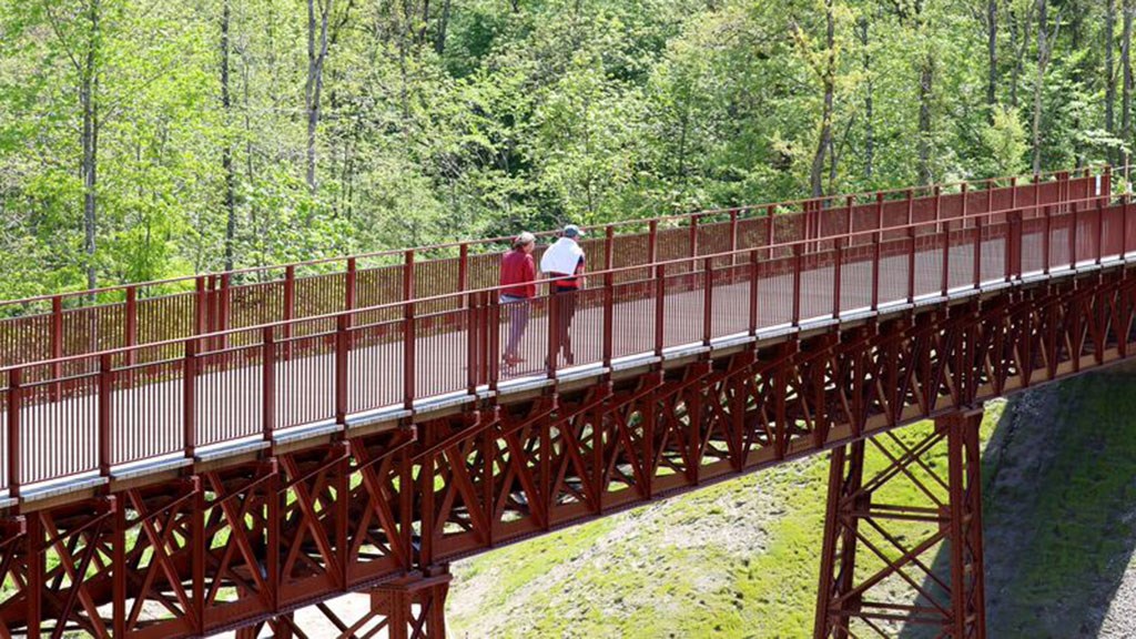 Guidede Ture Ved Den Genfundne Bro